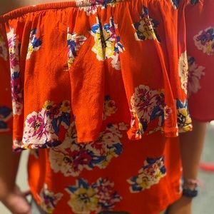 Trendy Off the shoulder Floral Shirt!